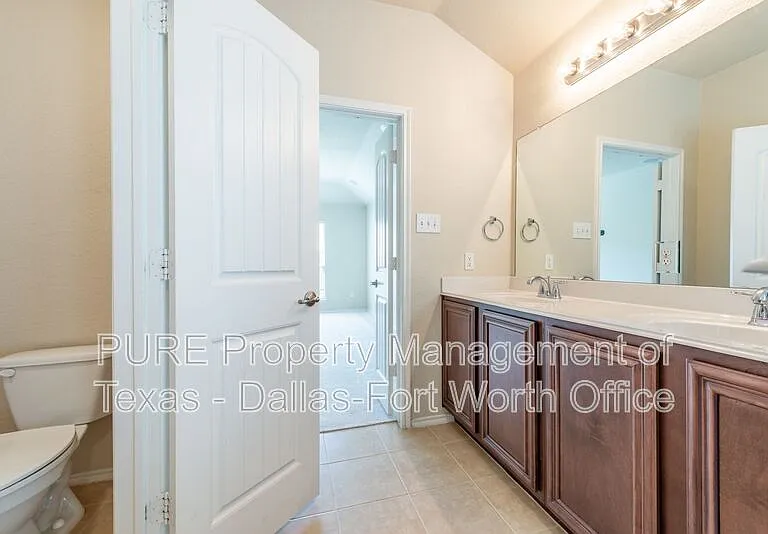 1012 Lake Hollow Dr — Photo 26