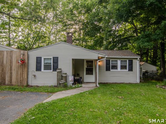 37 Lake Street, Ledyard, CT 06339