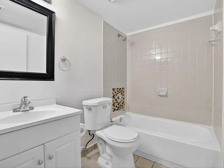 300 Palm Cir W #305 — Photo 18