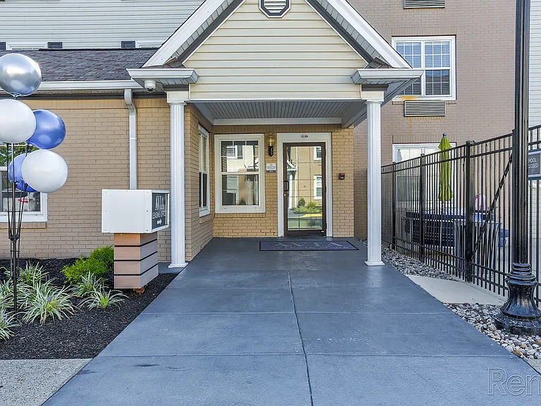 619 N Shore Dr #1 — Photo 23