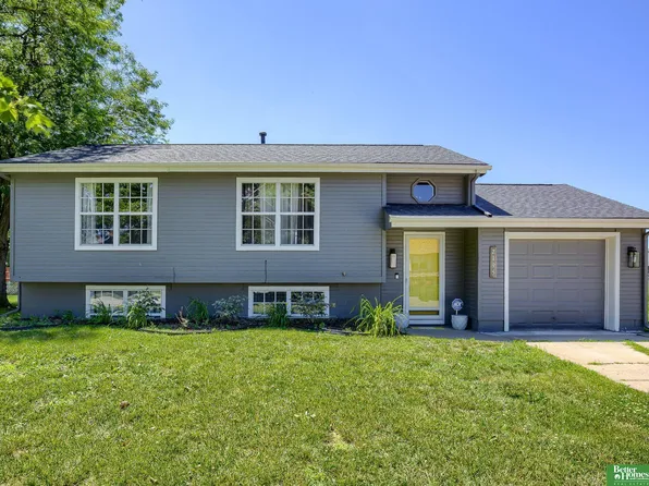 2195 Parker Cir, Omaha, NE 68110