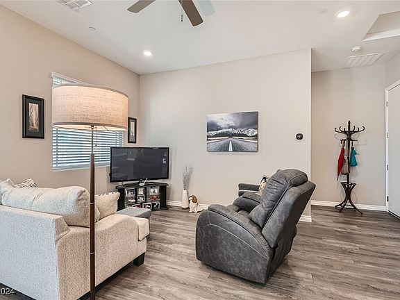 5th image of 774 Willow Oasis St