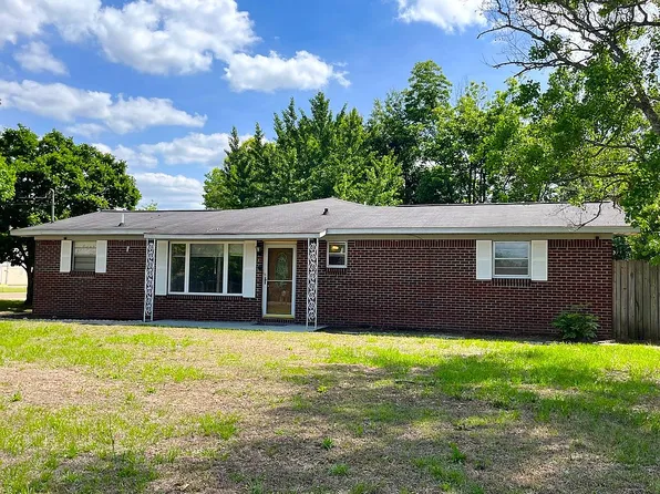 618 E McKinnon St, New Brockton, AL 36351