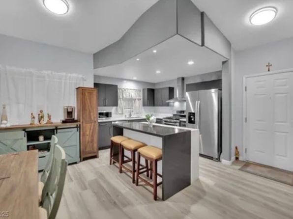 352 Amber Pine St APT 202