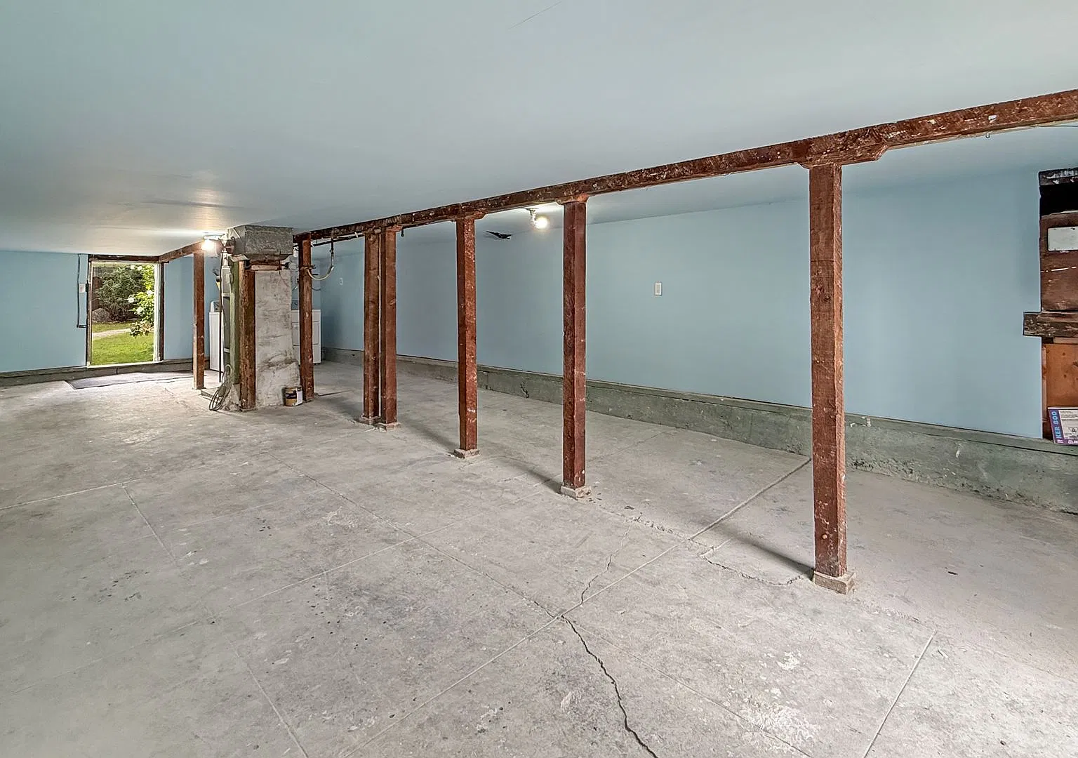 Cozy 2bed/1bath House w/a Huge Basement, Washer/Dryer, & off street pkg. space in the heart of Em... — Photo 3