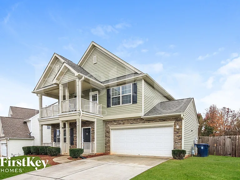 111 Rosemont Ln — Photo 2
