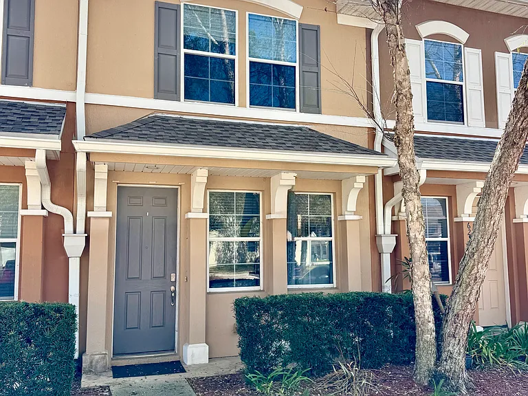 6212 High Tide Blvd — Photo 1