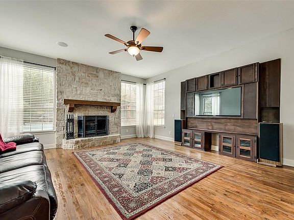 5th image of 2708 Mont Clair Dr