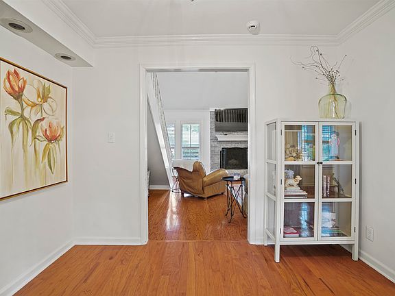 3rd image of 7080 Woodridge Ln
