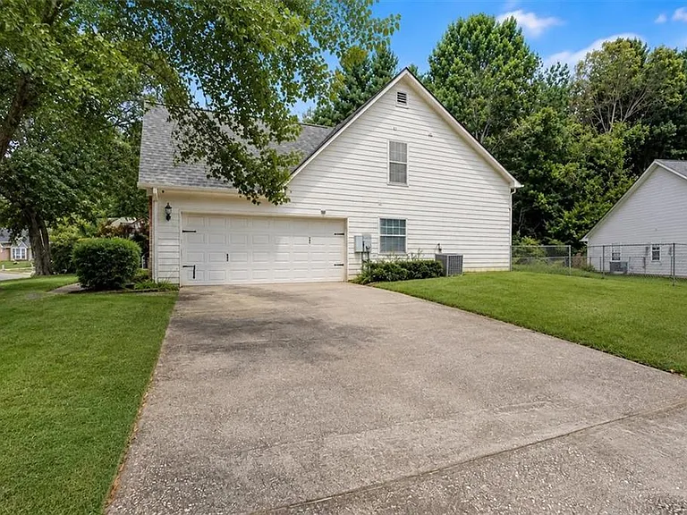 665 Peachtree Trails Dr — Photo 25