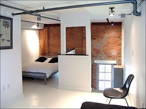 Quiet upstairs with bedroom area, bathroom and sitting area