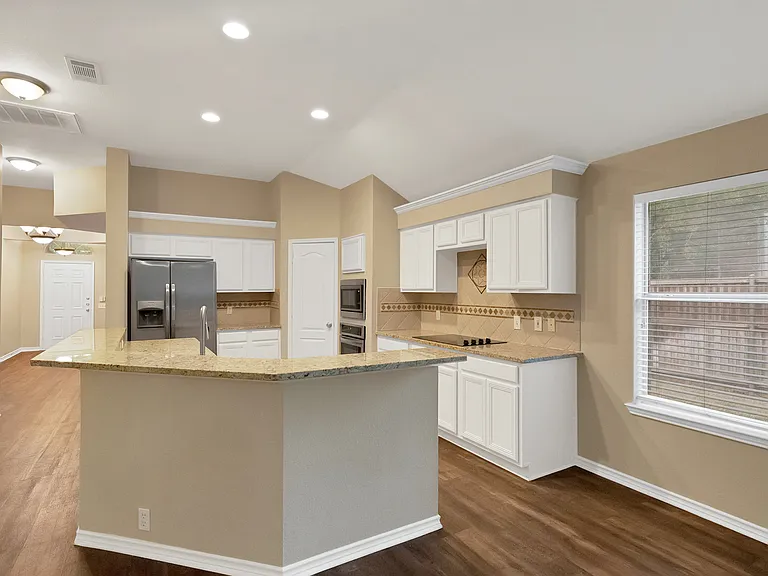 5708 McKinley Ln — Photo 11