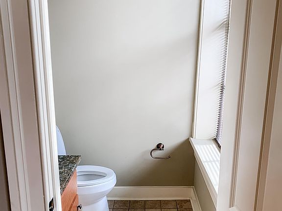 5th image of 508 2nd Ave N Suite 2