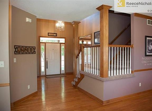 5th image of 305 SW Bridlewood Ct