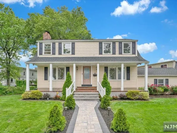 15 Mutillod Ln, Secaucus, NJ 07094