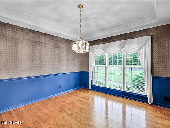 5th image of 1021 Riverbrooke Dr