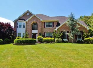 2 Dancer Ct, Monroe Township, NJ 08831