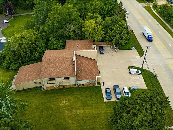 4th image of 11032 Grand River Rd