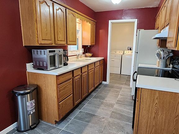 5th image of 942 W 11th St