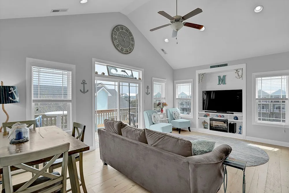 4 bed, 1761 sqft, $2,600 — Photo 3