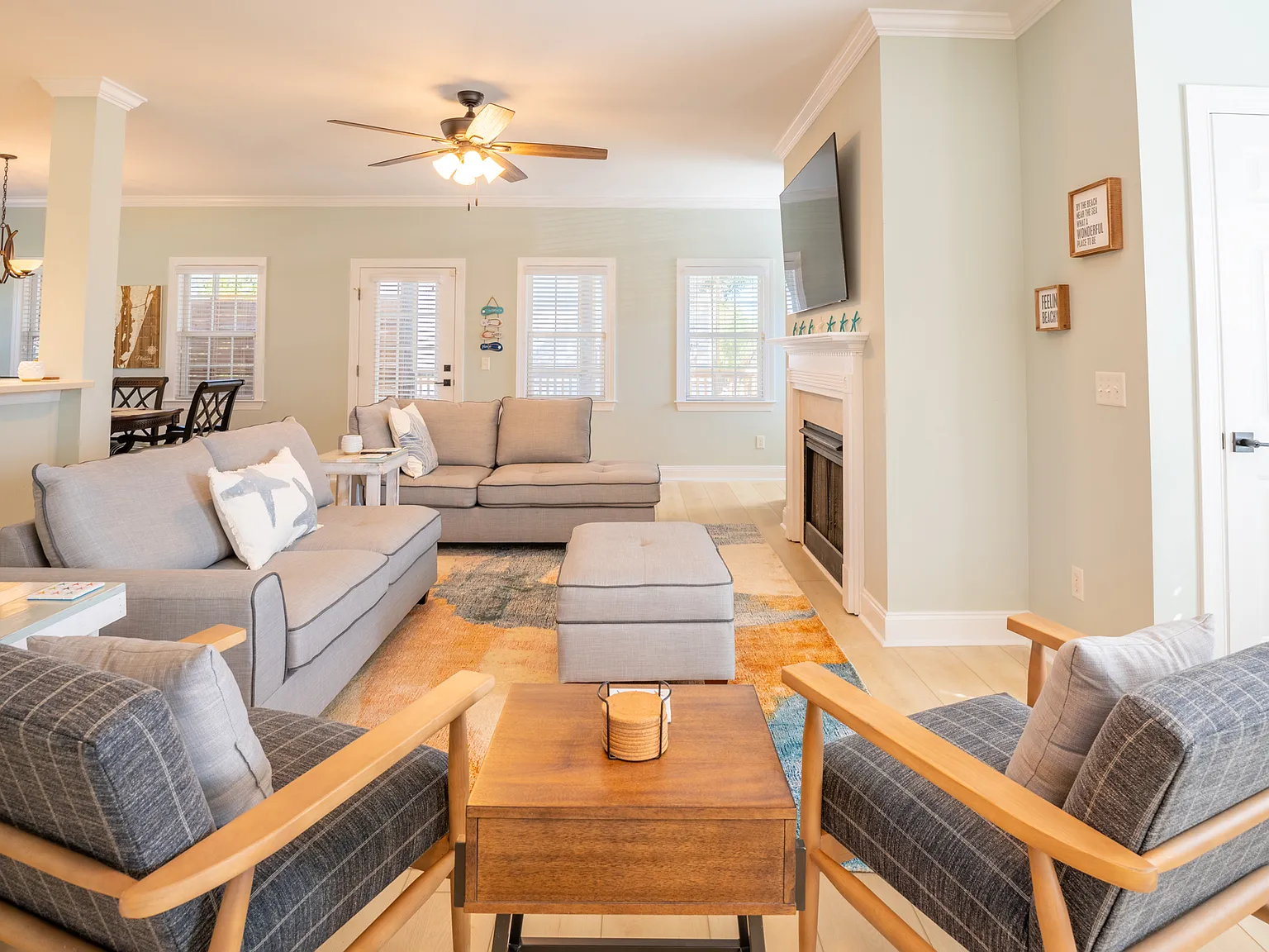 4 bed, 2700 sqft, $3,299 — Photo 3
