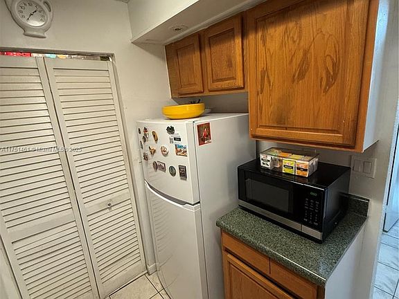 5th image of 935 NE 199th St APT 205-16