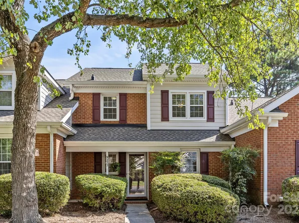 9225 N Vicksburg Park Ct, Charlotte, NC 28210