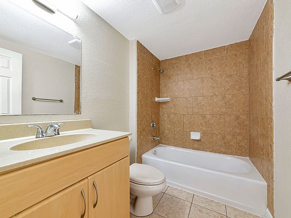 3rd image of 960 Highland St APT B2