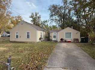 2200 Montgomery Ln, Springfield, IL 62703