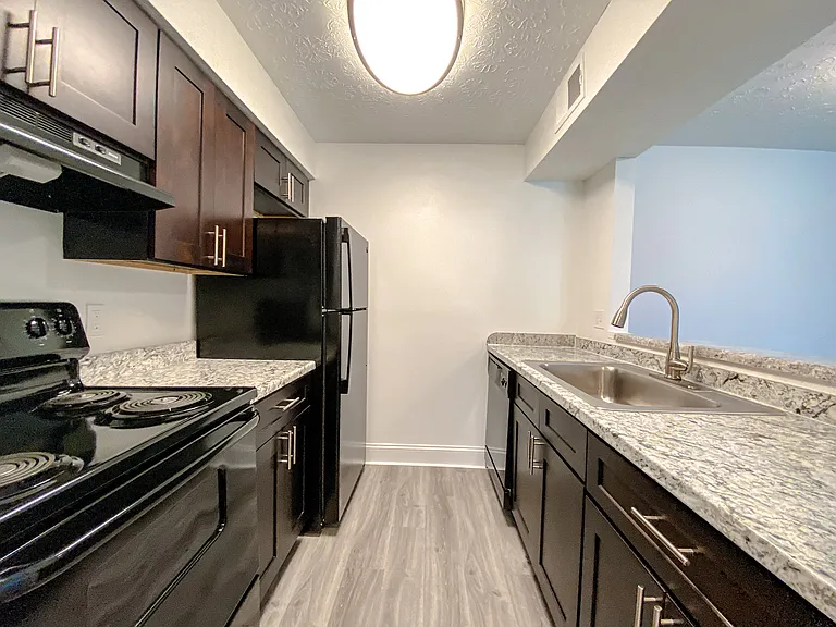 Camelot East Apartments — Photo 17