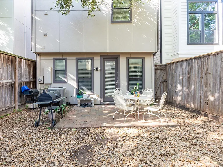 8817 Lakeshore Bend Dr — Photo 31