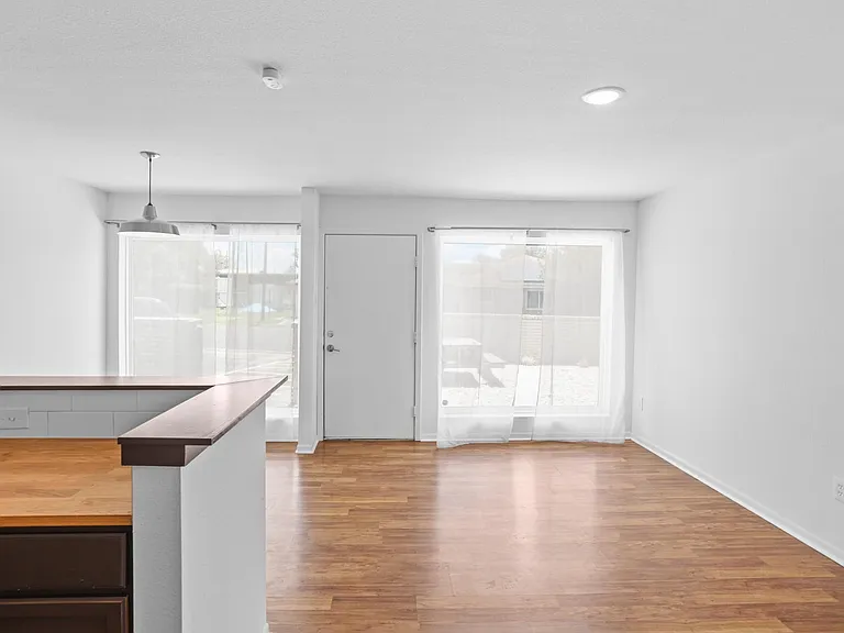 1408 Hughes St #15 — Photo 20
