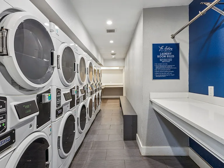 The Ashley at Bluffview Apartments — Photo 38