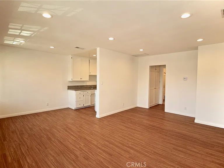 6951 Simpson Ave #10 — Photo 1