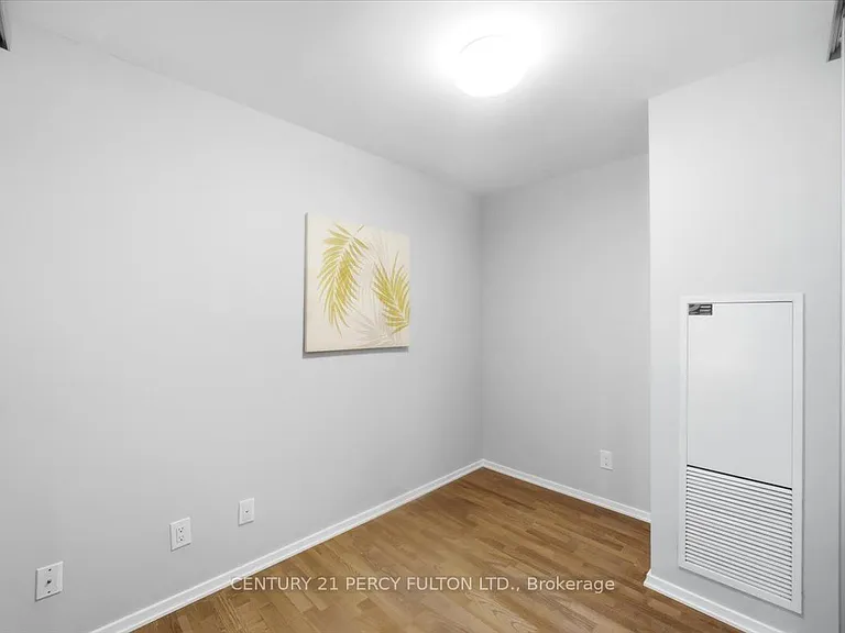 1 Bloor St E #313 — Photo 23
