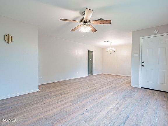 4th image of 102 Wicklow Blvd