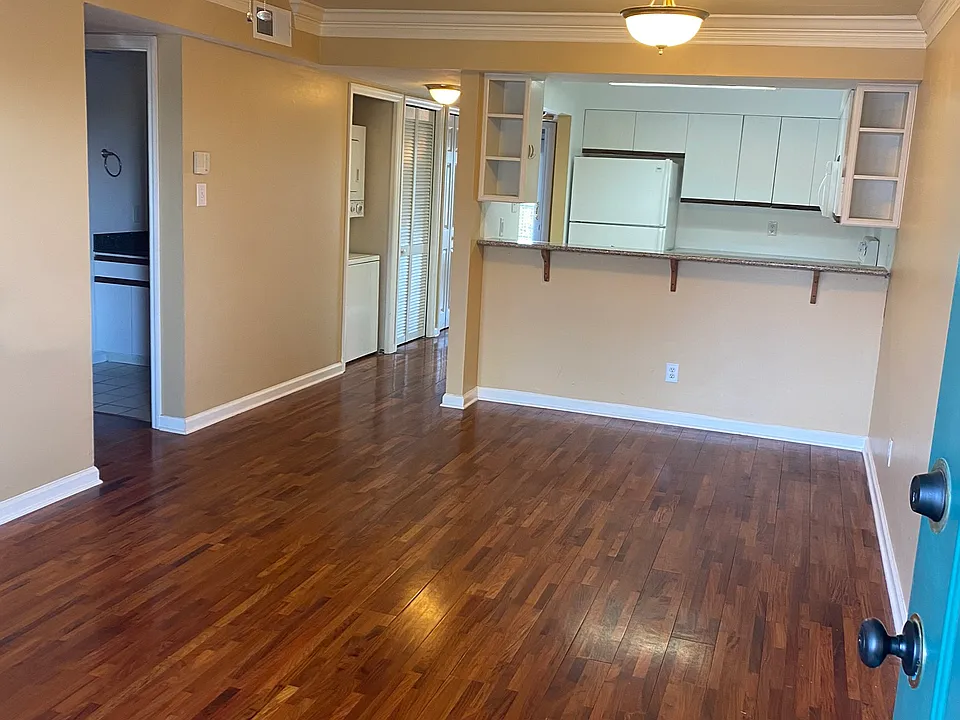 1201 Laurel Ave #305