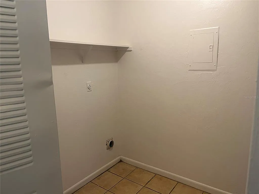 2 bed, 1.0 bath, 900 sqft, $1,200 — Photo 2