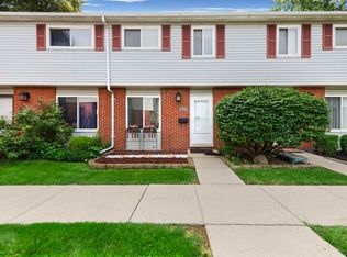 27932 Eastwick Square Rd, Roseville, MI 48066