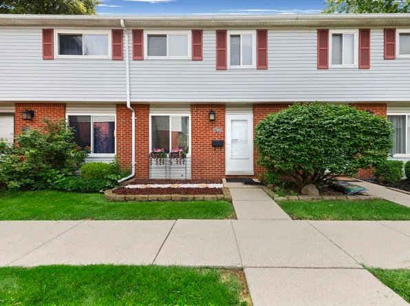 27932 Eastwick Square Rd, Roseville, MI 48066