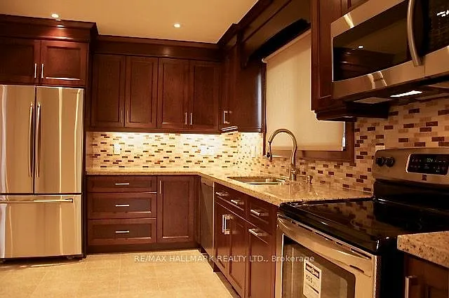 162 Combe Ave — Photo 3
