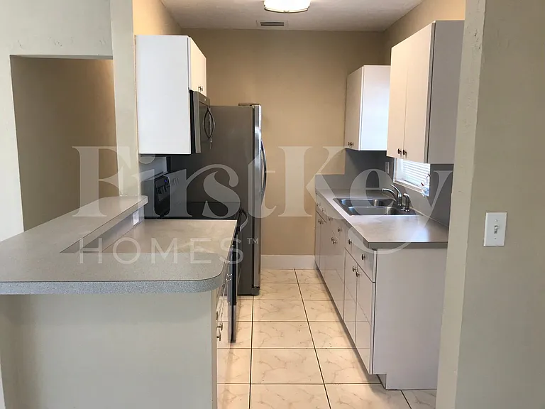 17470 NE 19th Ave — Photo 8
