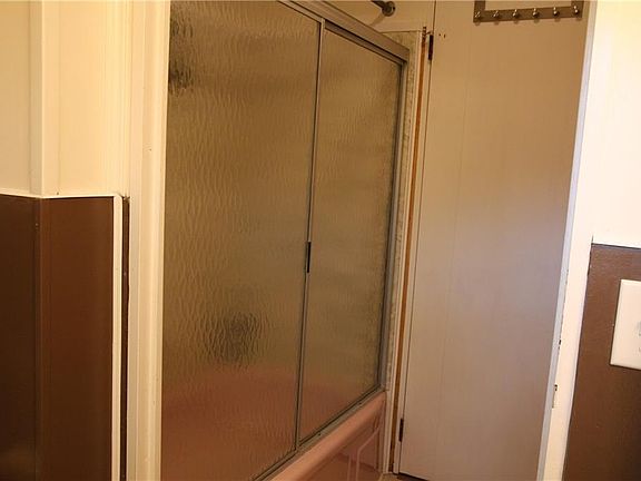 5th image of 220 Buffalo St