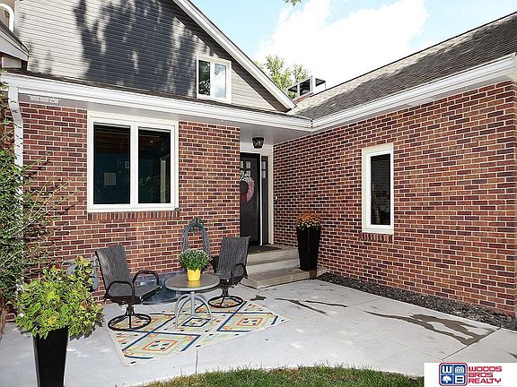 3rd image of 8124 Hickory Ln