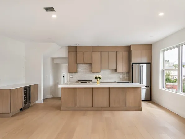 60 Franklin St #2, Somerville, MA 02145