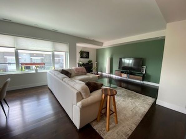 860 Rathgar Ave, Winnipeg, MB R3L 0K7