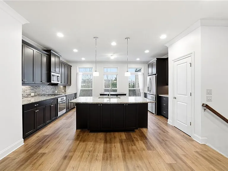 7809 Laurel Crest Dr — Photo 4