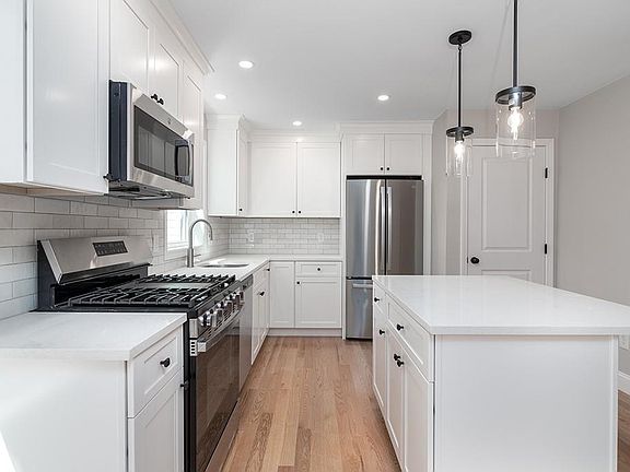 5th image of 83 Cadora Ave