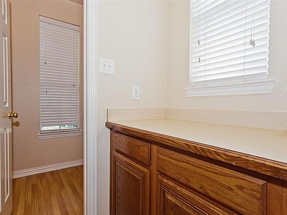 4th image of 1108 Lilac Ln