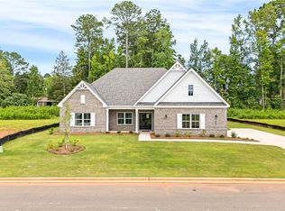 1467 Hidden Lakes Dr, Opelika, AL 36801